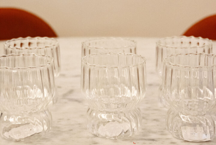 Verres à eau ondulées