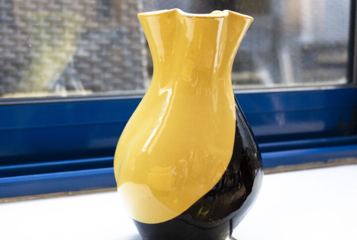 Petite vase jaune et noir