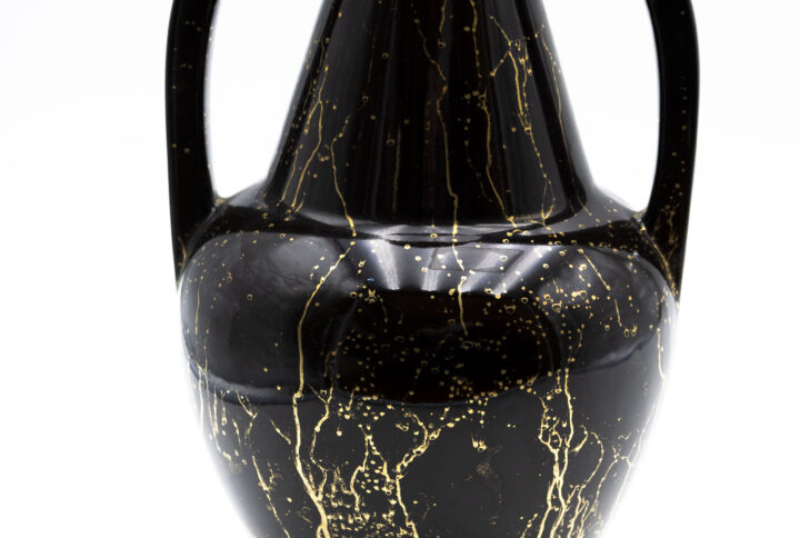 Vase noir et or