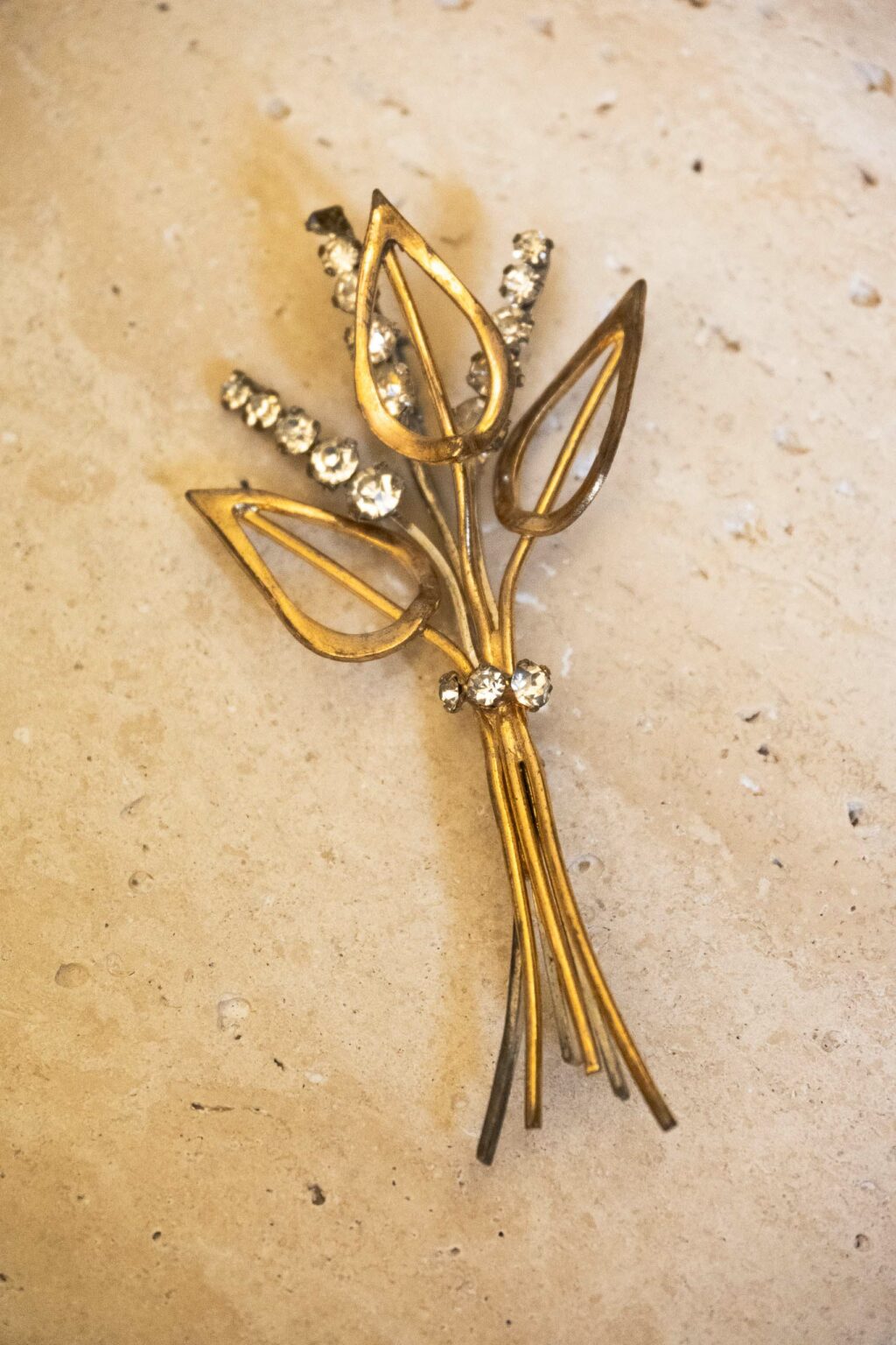 Broche bouquet en métal doré